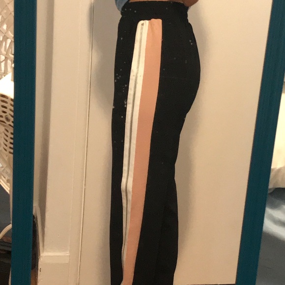 black zip up with pink pants - Picture 1 of 2